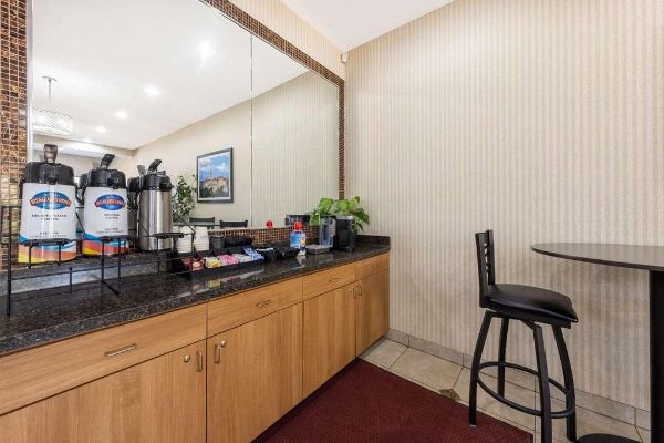 BAYMONT SUITES LAWRENCE (Lawrence)